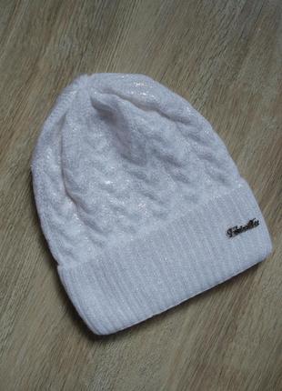 Фірмова шапка оригінального дизайну