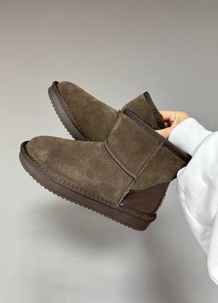 Жіночі уггі ugg logo classic slippers black дитячі замшеві зимові уггі на овчинка lacquer