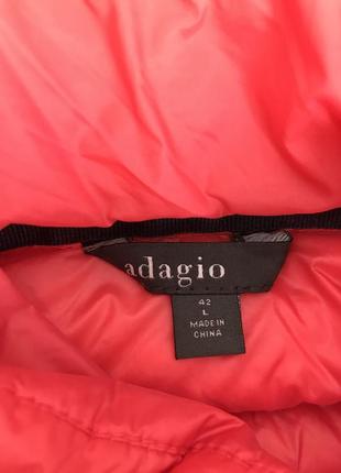 Классный пуховик яркого лососевого цвета от уважаемого бренда adagio, размер l (xl)4 фото