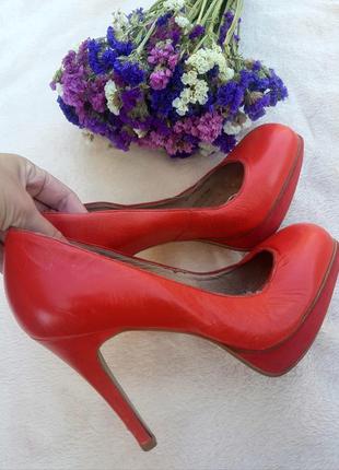 Яркие красные туфли на каблуке натуральная кожа 40 topshop