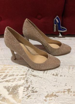 Шикарні вечірні туфельки
