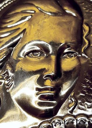 Овальное панно на стену из латуни девушка с веером, винтажный барельеф ссср