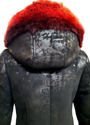 Xxs-s черная искусственная б-у дубленка с красным мехом и капюшоном на стройную девушку6 фото