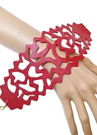 Широкий браслет, жіночий червоний ажурний шкіряний двосторонній браслет