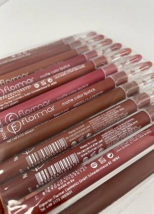 Набор карандашей для губ flormar с точилкой waterproof lipstick pencils 12 шт.2 фото