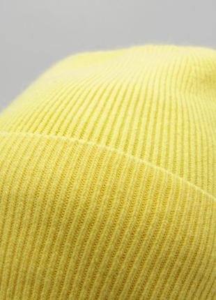 Стильна жіноча / чоловіча демісезонна шапка odissey мак з відворотом молодіжна, жовта осіння / зимова шапка4 фото