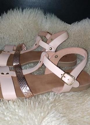 Andre босоніжки шкіра беж  взуті один раз