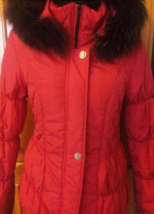 Куртка червона з капюшоном розмір м л
