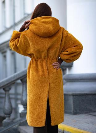 Эко шуба пальто из меха эко овчины с капюшоном длинное, желтое, приталенное с поясом4 фото