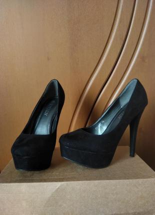 Туфли замшевые черные на шпильке5 фото