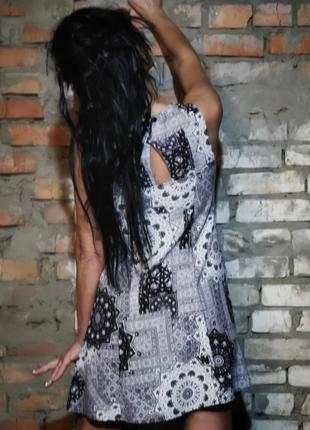 Плаття zara короткий міні з вирізом на спині в принт візерунок розкльошені3 фото