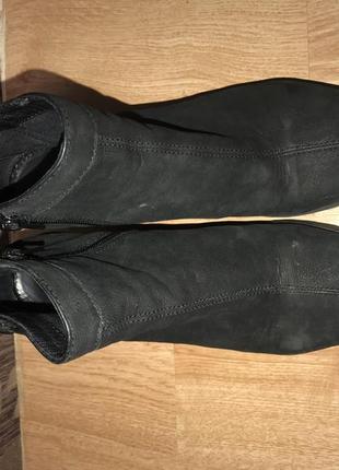 Стильні чобітки на каблуку