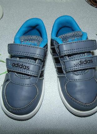 Модні кросівки adidas 3