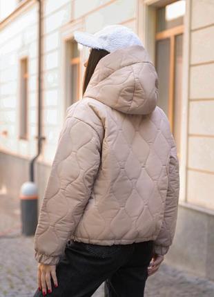 Теплая курточка на прохладную осень или теплую зиму женская на синтепоне короткая с капюшоном2 фото
