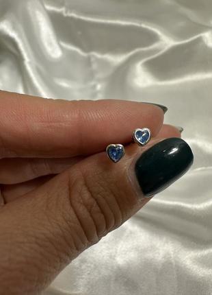 Серьги-закрутки серебряные маленькие сердечки из камней, на выбор синий или голубой фианит, серебро 925 проба8 фото