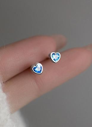 Серьги-закрутки серебряные маленькие сердечки из камней, на выбор синий или голубой фианит, серебро 925 проба4 фото