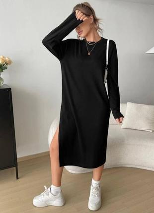 Жіноча чорна сукня з довгими рукавами і розрізом3 фото