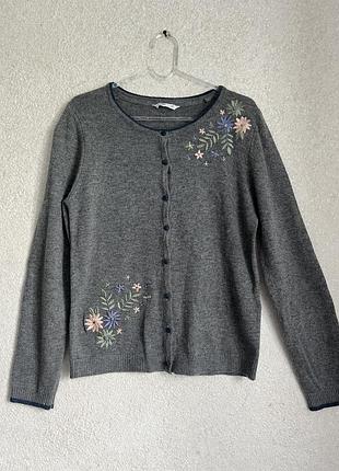 Тепленький кардиган,кофта с вышивкой 5% шерсть
