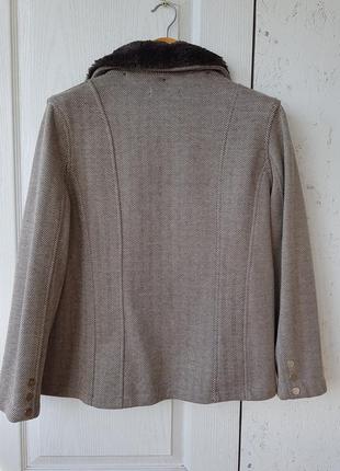 Жіноча куртка-жакет