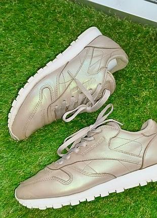 Отличные кроссовки 39 размер reebok