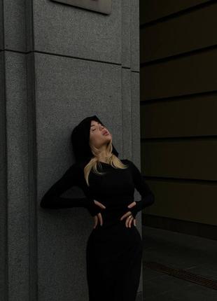 Длинное черное платье с капюшоном mt-2477 фото