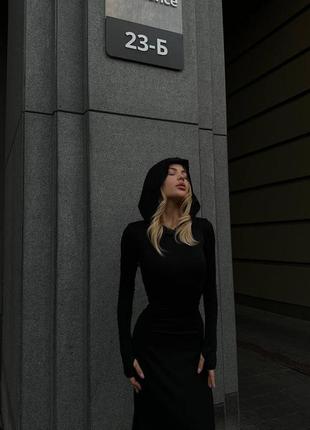 Длинное черное платье с капюшоном mt-2472 фото
