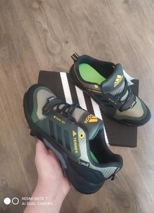 Чоловічі кросівки adidas terrex gore-tex  green black2 фото