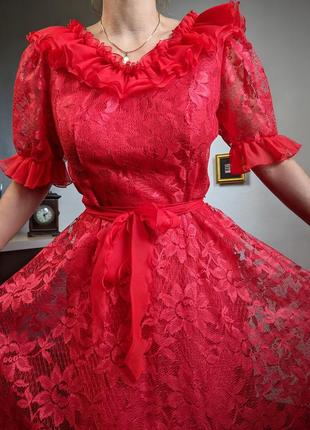 Платье бальное красное готическое свадебное вечернее старинный театр пышное длинное кружево воланы пояс s m l3 фото