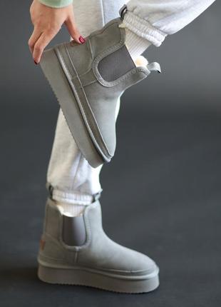 Трендовые серые зимние женские угги на повышенной/массивной подошве, замшевые/замша-женственная обувь на зиму2 фото