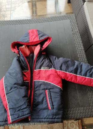 Теплая курточка на мальчика.