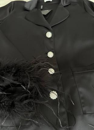 Костюм в стилі ysl чорний з пір'ям в піжамному стилі4 фото
