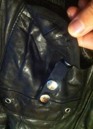 Черная стильная глянцевая кожаная куртка под пояс 100% кожа s италия9 фото