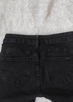 Черные джинсы скинни с серебряными полосками по бокам блестящие со швом пуш-ап пуш ап на попе стрейч10 фото