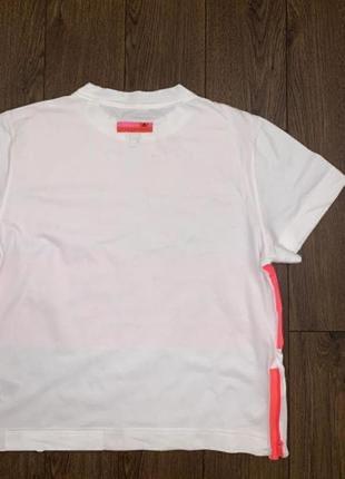 Яркая эффектная белая с розовым футболка в анималистичный принт от "adidas by stella mc cartney” s5 фото