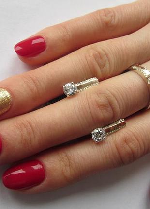 Серебряный гарнитур с золотыми вставками камни фианит