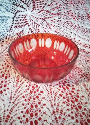 Конфетница салатница-красный чешский хрусталь винтаж прошлый век1 фото