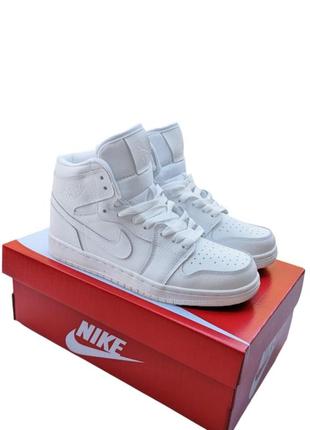 Кроссовки nike air jordan 1 retro белые