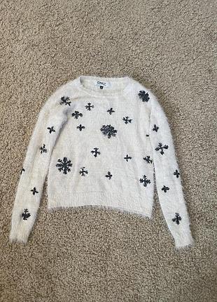 Светр пушистий