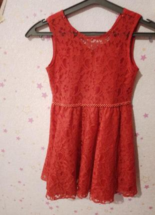 Гіпюрова вечірня сукня