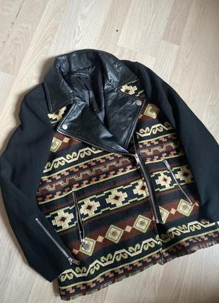 Куртка жіноча косуха чорна з орнаментом шкіряний жакет куртка з вишивкою вовняна з орнаментом zara s6 фото