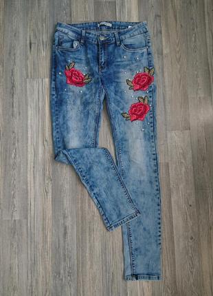 Женские джинсы варенки с вышивкой и жемчугом р.44/461 фото