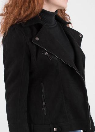 Женская черная куртка из эко-замши2 фото