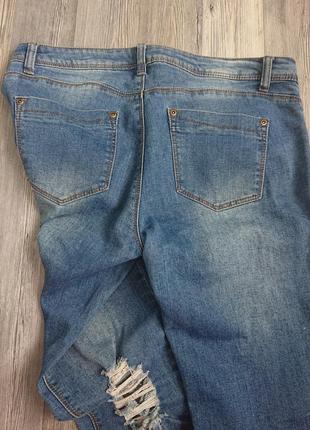 Женские джинсы с разрезами и необработанным краем р.44 /466 фото
