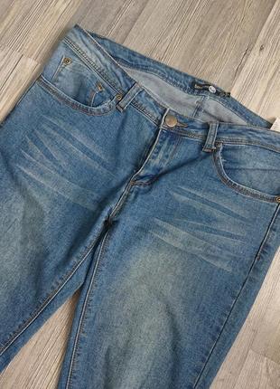Женские джинсы с разрезами и необработанным краем р.44 /468 фото