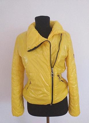 Куртка для дівчинки жовтого кольору1 фото