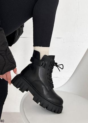 Стильные женские зимние ботинки