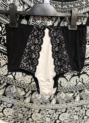 Високі, цікаві трусики еротичні мереживо сітка з відкритою частиною на попі