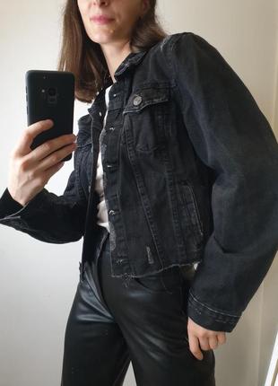 Актуальна базова вкорочена джинсовка джинсова куртка коротка рвана кроп1 фото