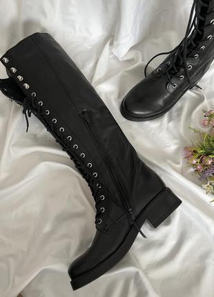 Фирменные стильные качественные высокие кожаные сапоги на шнурках3 фото
