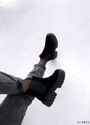 Натуральные замшевые демисезонные и зимние черные ботинки - челси на тракторной подошве8 фото